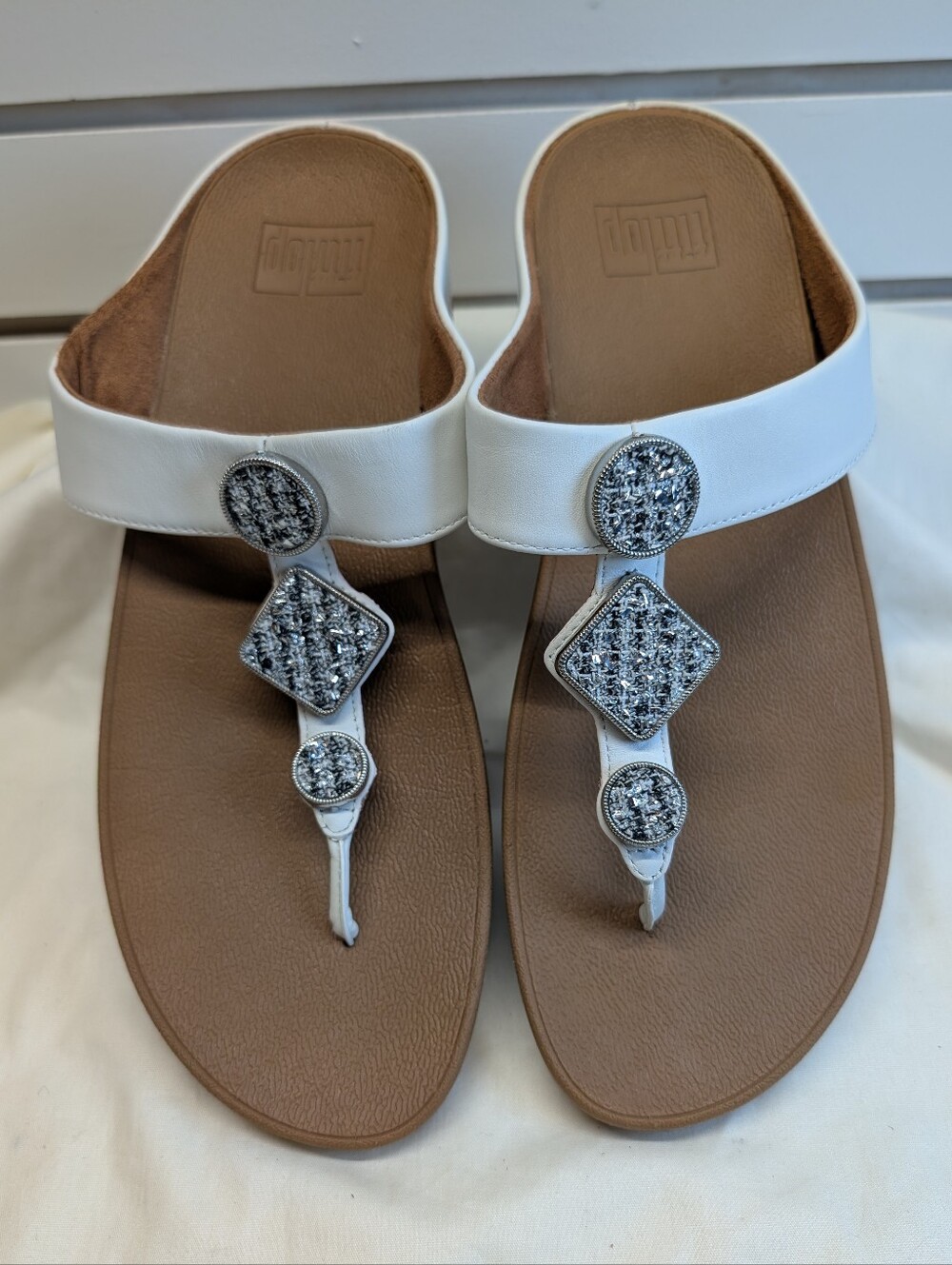 Fitflop Velma Adorn Toe Thong Flip Flop White Silver Size 10 EUC